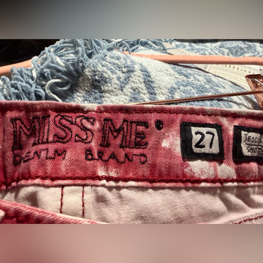 Miss Me Tie Dye Studded Short Red/White 27 - Picture 5 of 5